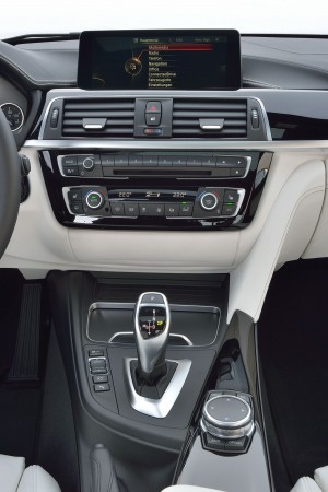 2016 BMW 3 Series Interiors 19