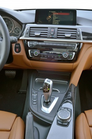 2016 BMW 3 Series Interiors 7