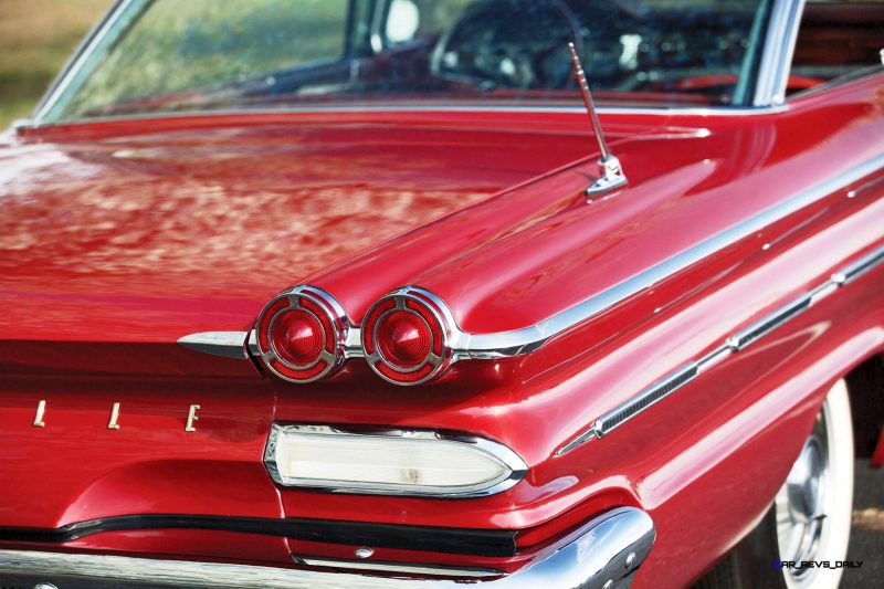 1960 Pontiac Bonneville Sport Coupe 9