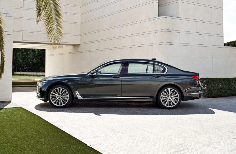 2016 BMW 750 Exterior Photos 24