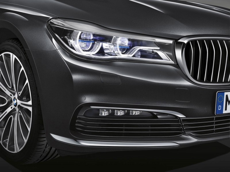 2016 BMW 750 Exterior Photos 48