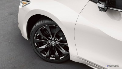 2016-nissan-maxima-19-inch-alloy-wheels-zoom-hd copy