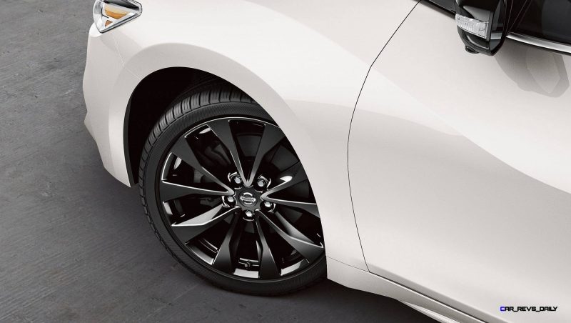 2016-nissan-maxima-19-inch-alloy-wheels-zoom-hd copy