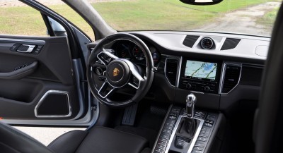 2015 Porsche MACAN TURBO Review Photos 2