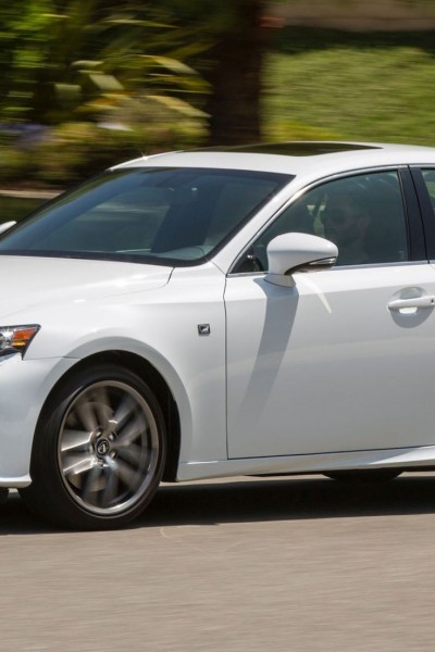 2016_Lexus_IS_300_AWD_F_SPORT_010_07C06AEE9FC89389F408A891D35AF550177F42DC