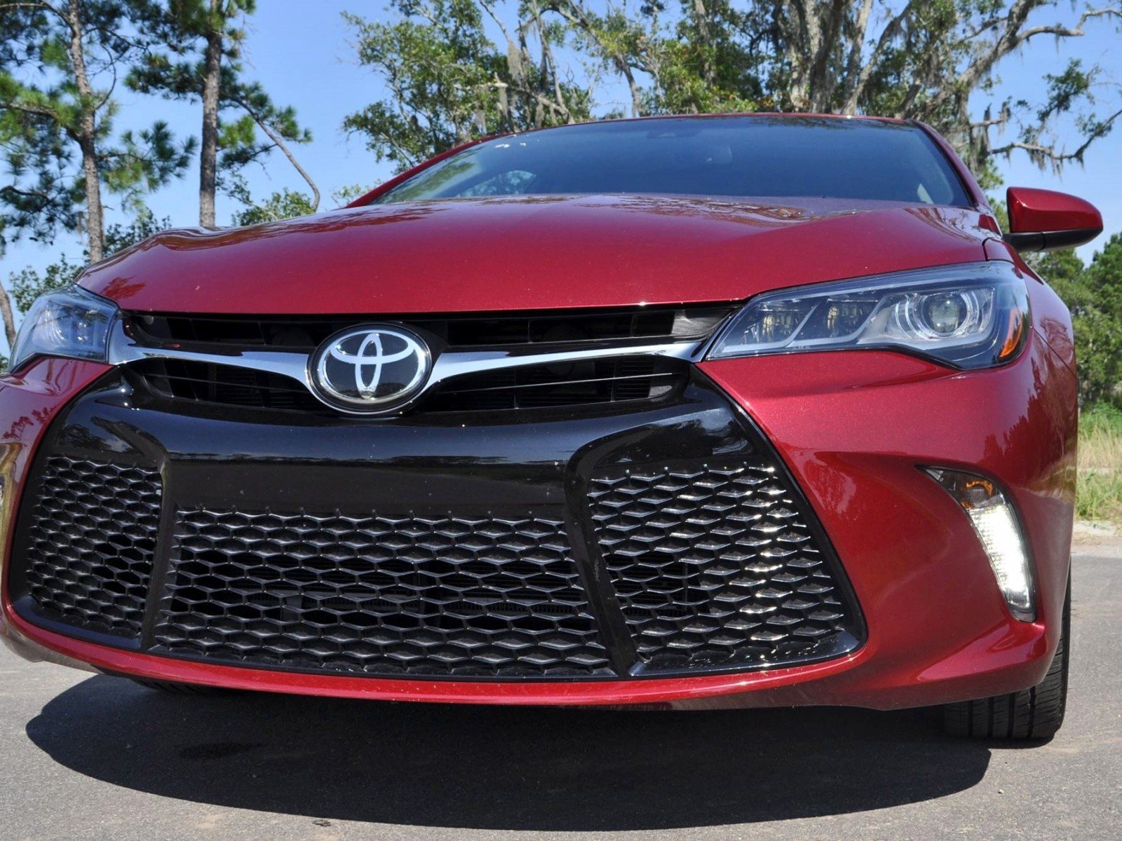 2015 Toyota Camry XSE Red 17