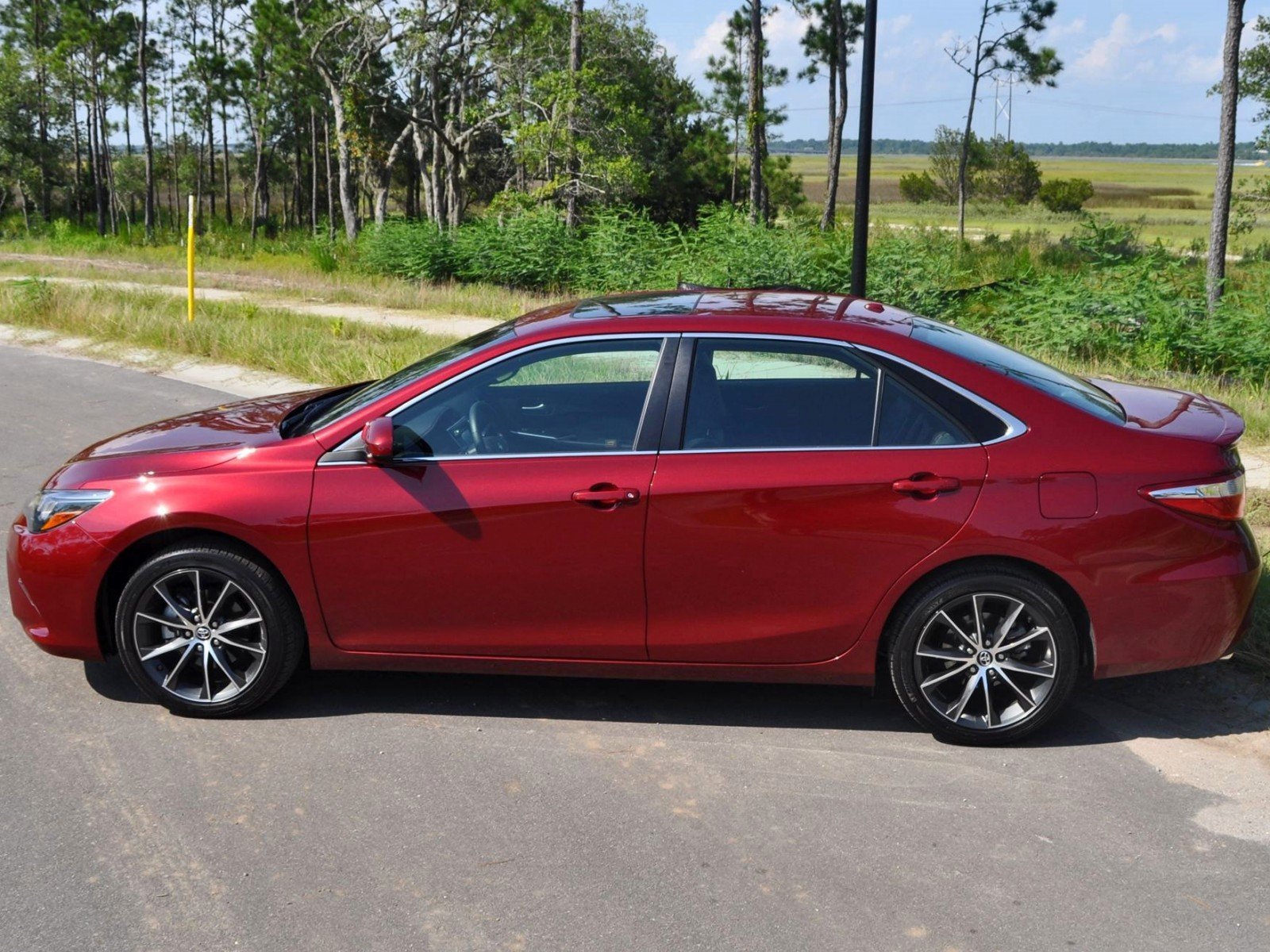 2015 Toyota Camry XSE Red 26