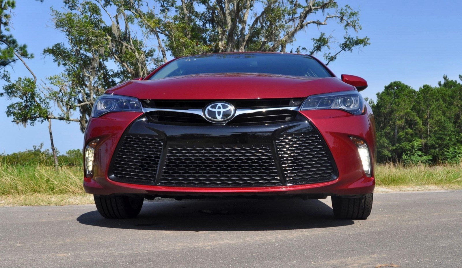 2015 Toyota Camry XSE Red 19 » Car-Revs-Daily.com