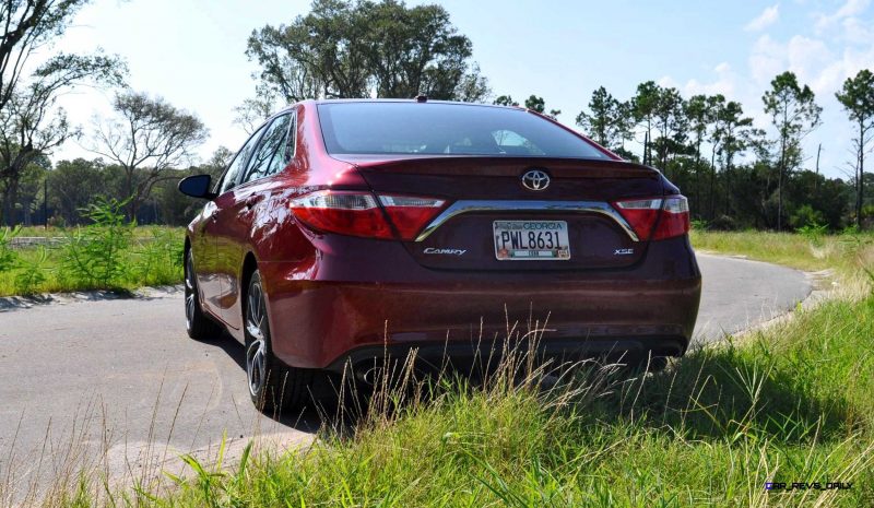 2015 Toyota Camry XSE Red 30