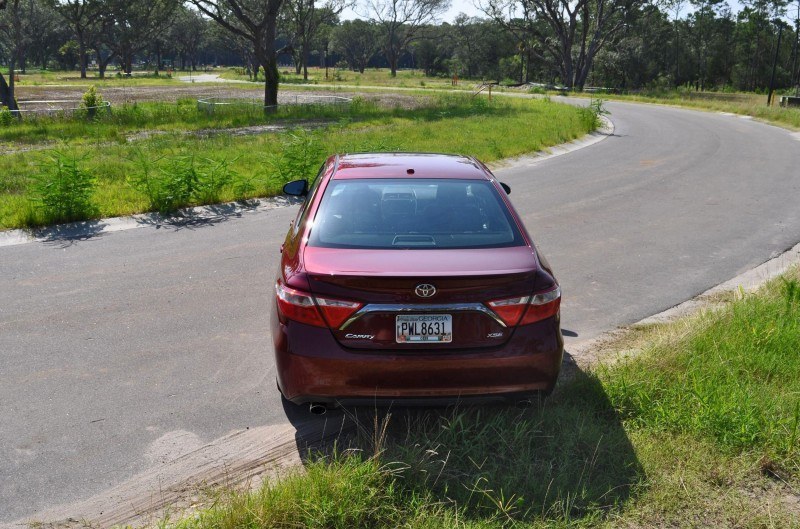 2015 Toyota Camry XSE Red 32