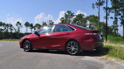 2015 Toyota Camry XSE Red 34