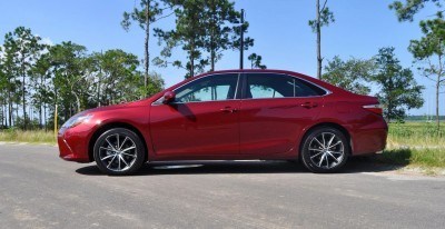 2015 Toyota Camry XSE Red 36