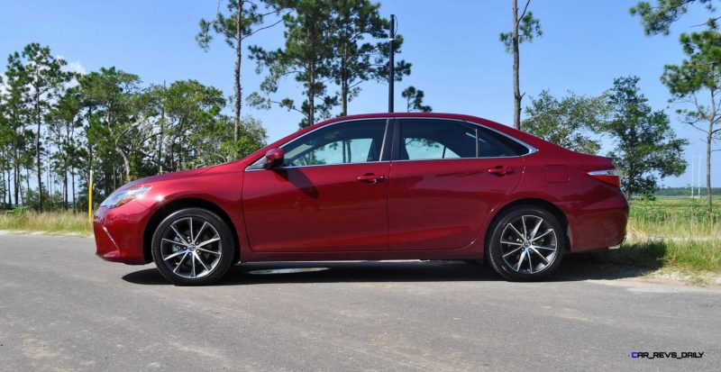 2015 Toyota Camry XSE Red 36