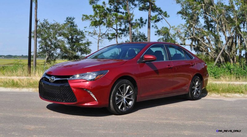 2015 Toyota Camry XSE Red 38