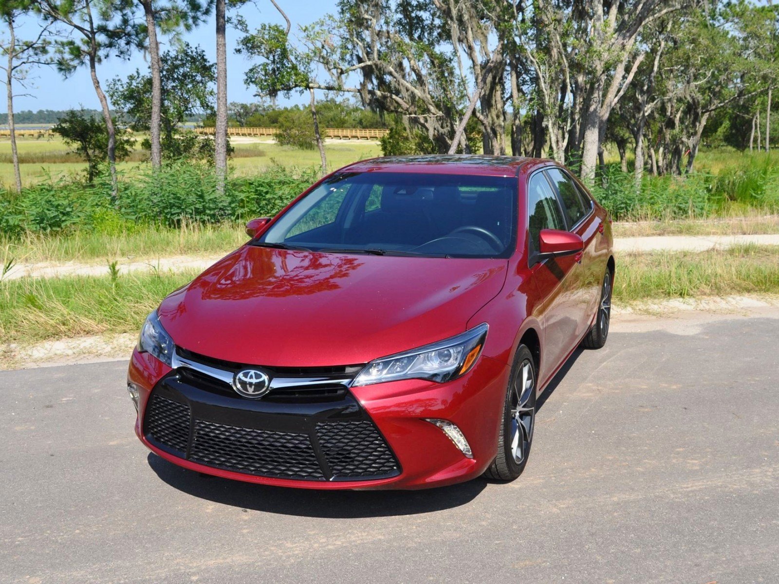 2015 Toyota Camry XSE Red 6