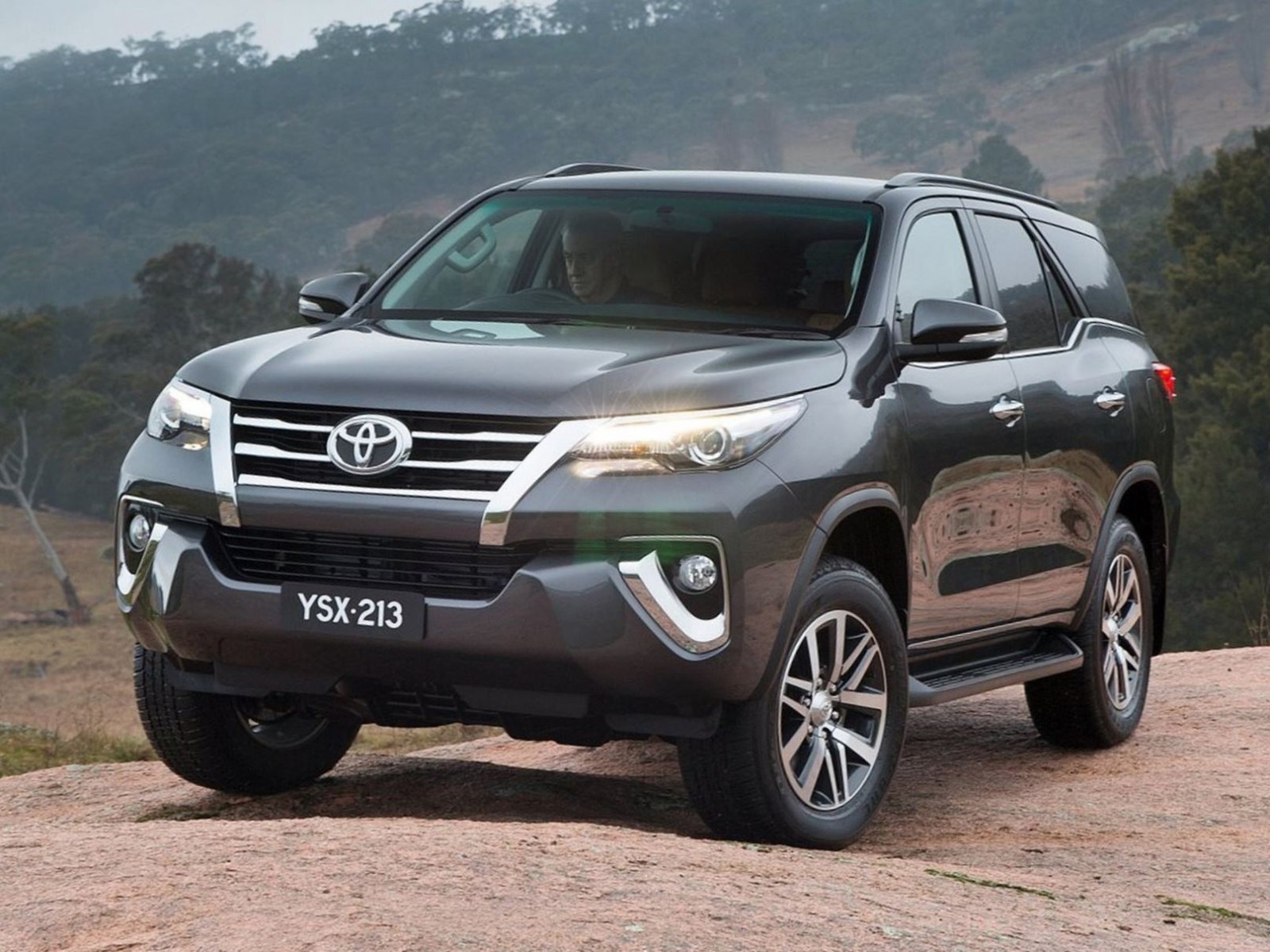 2016 Toyota Fortuner 7