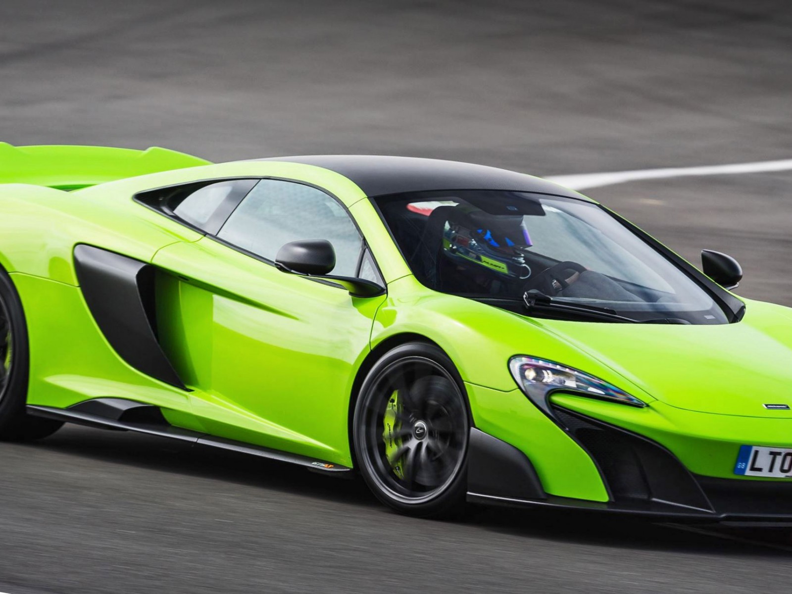 McLaren 675LT Mantis Green 7