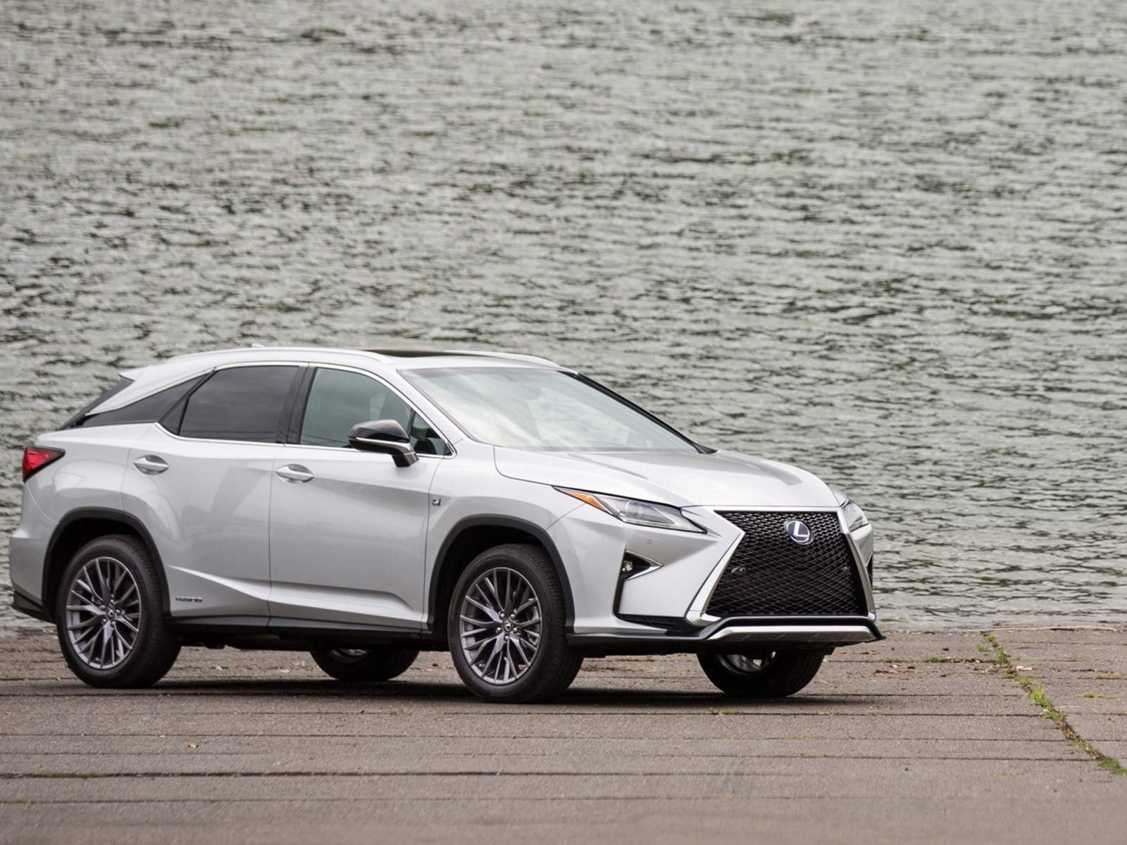 2016_Lexus_RX_450h_F_SPORT_005_431389E3EF6C74B216B8C8B0AE342E9200B8969C