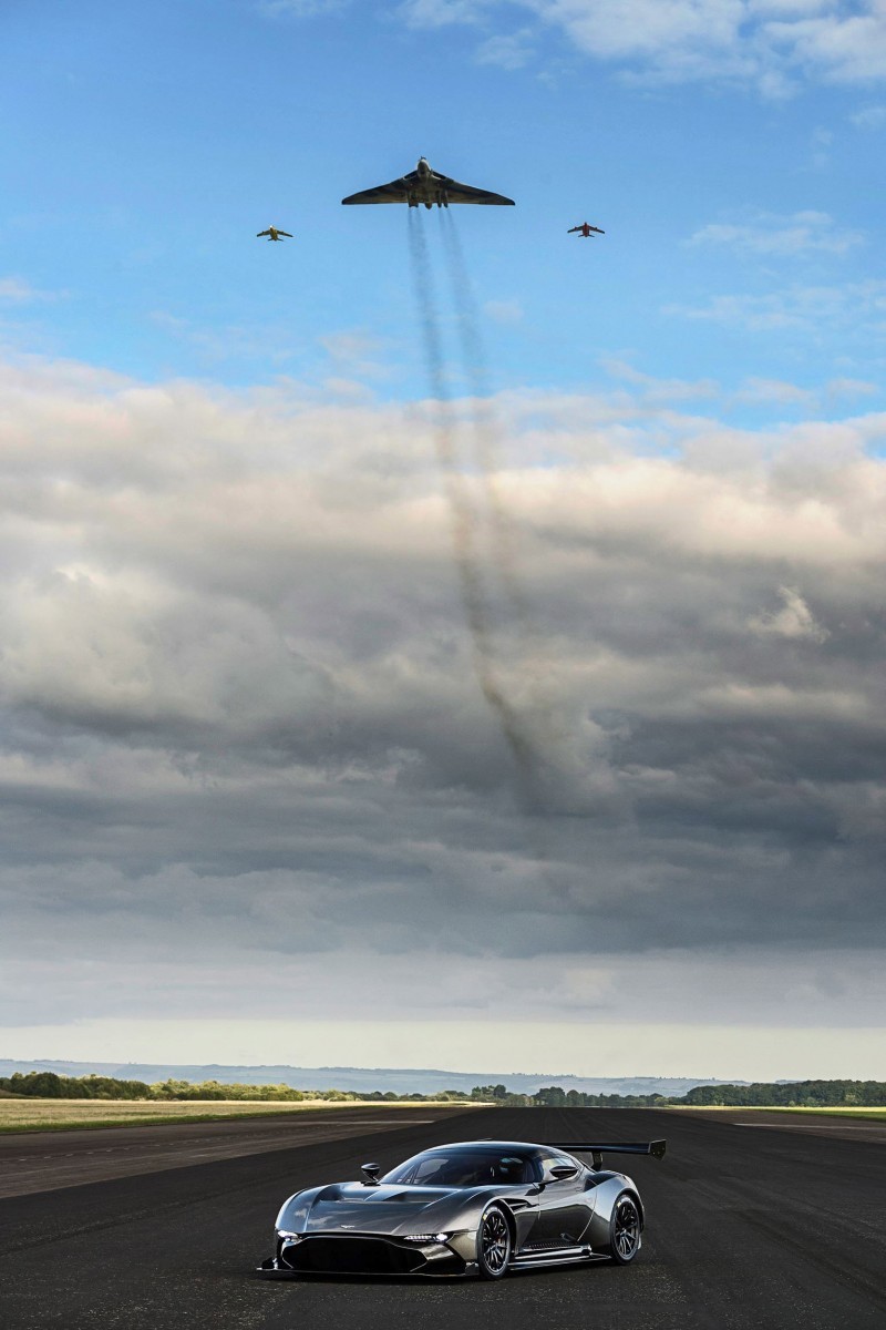 2016 Aston Martin VULCAN meets Avro VULCAN Bomber 8