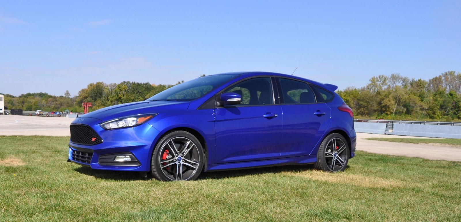 2016 Ford FOCUS ST Kona Blue 38