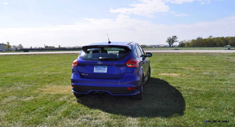 2016 Ford FOCUS ST Kona Blue 71