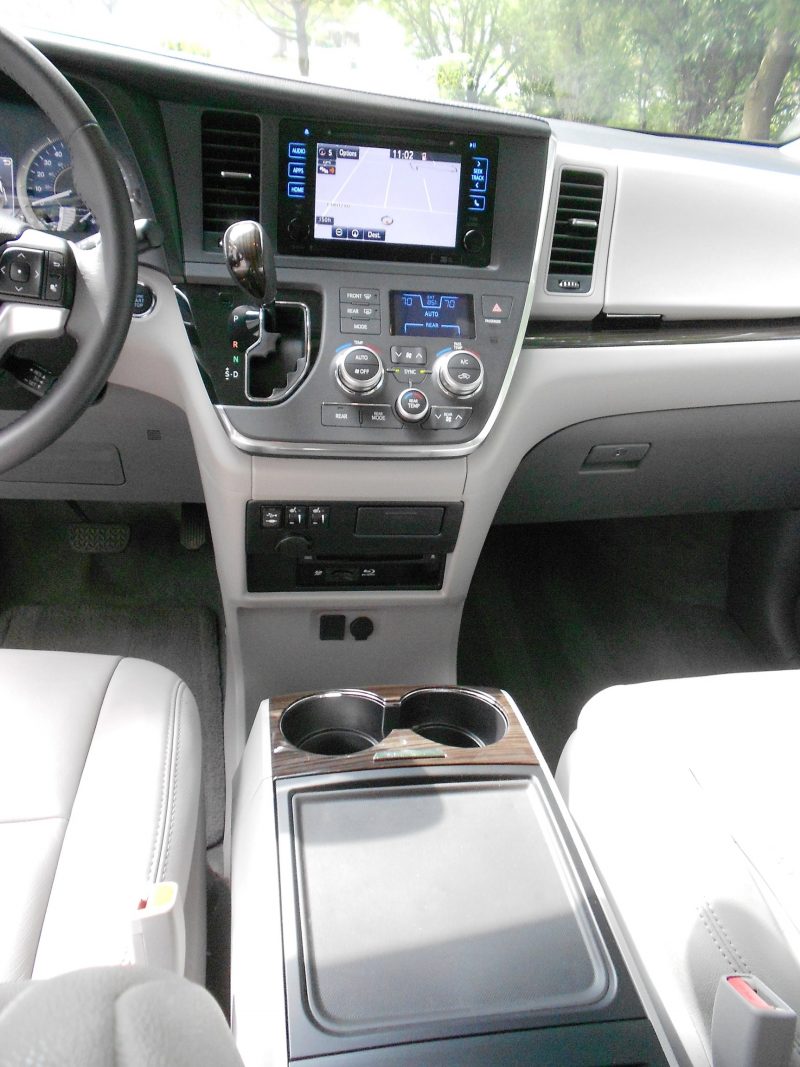 2015 Toyota Sienna XLE Premium AWD Review 9