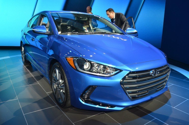 2017 Hyundai ELANTRA Sedan Debuts Impressive Redesign, Giant Cabin And ...