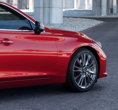 2016_Infiniti_Q50_02-crop