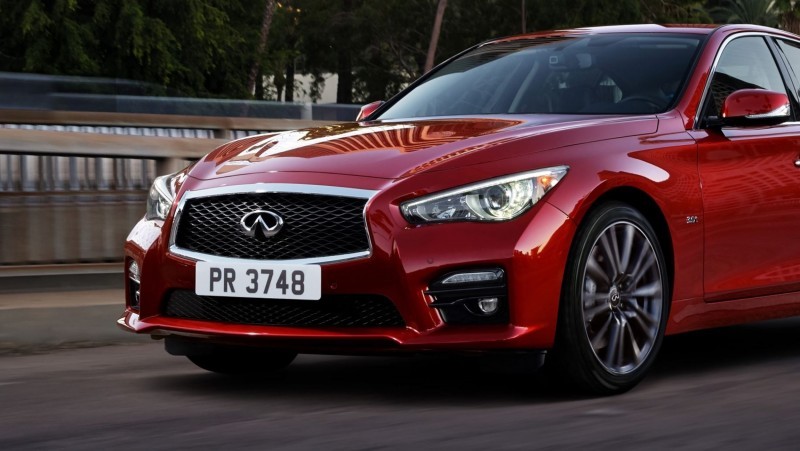 2016_Infiniti_Q50_03-crop