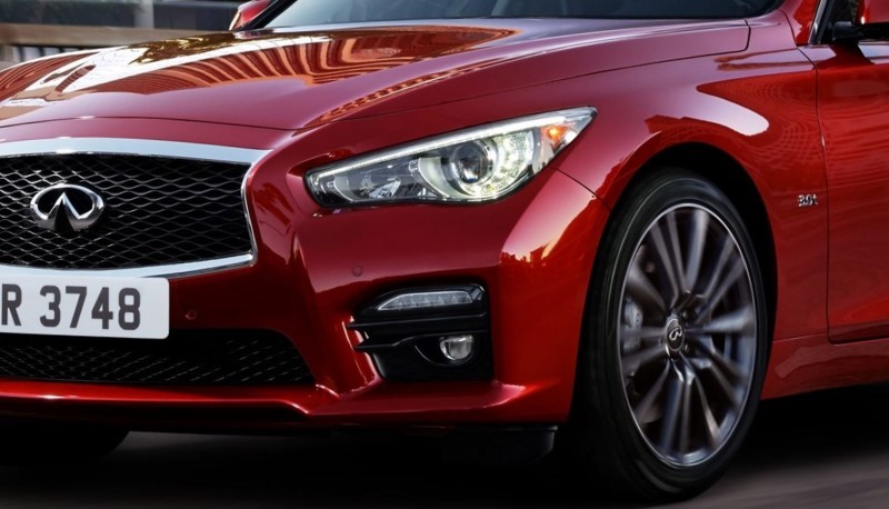 2016_Infiniti_Q50_03-crop45