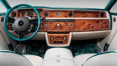 UFC Champ Conor McGregor Gets A 2015 Rolls-Royce Phantom Drophead 2