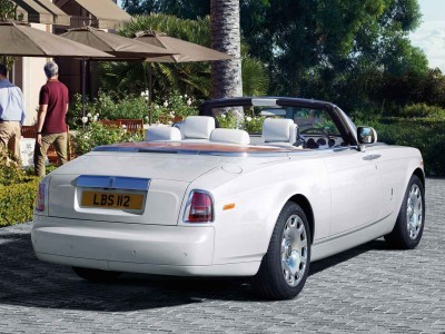 UFC Champ Conor McGregor Gets A 2015 Rolls-Royce Phantom Drophead 4