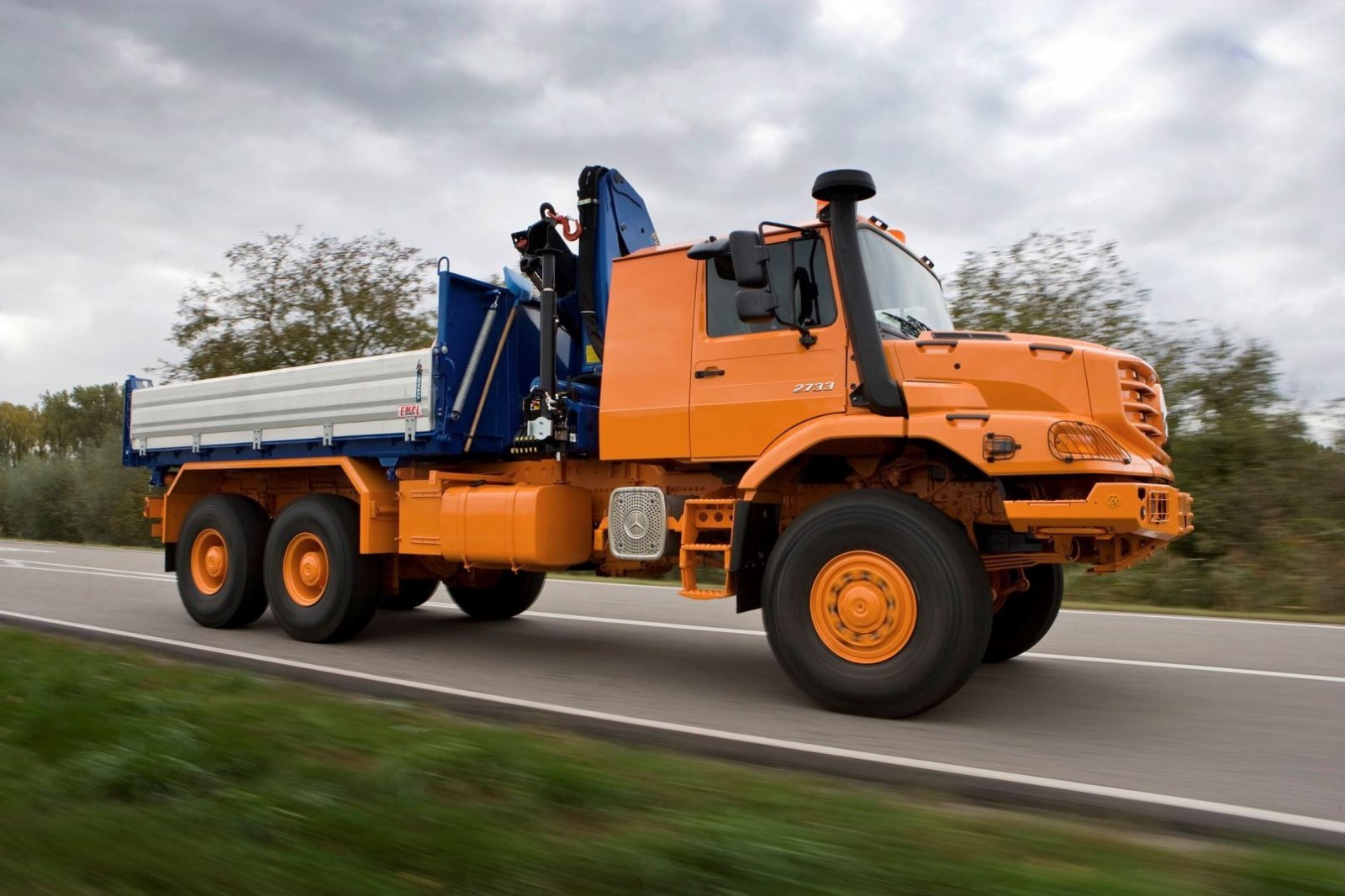 2016 Mercedes-Benz ZETROS - Next-Gen Heavy Hauler Combines 6x6 Grip ...