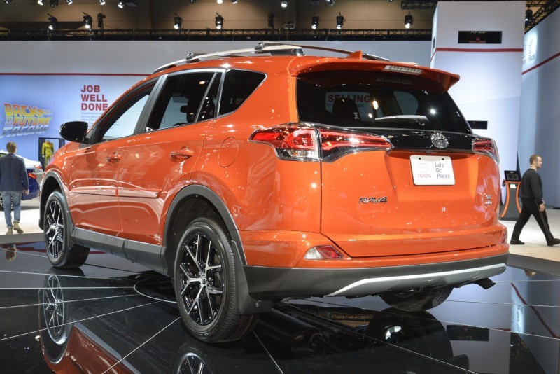 2016 Toyota RAV4 SE 10