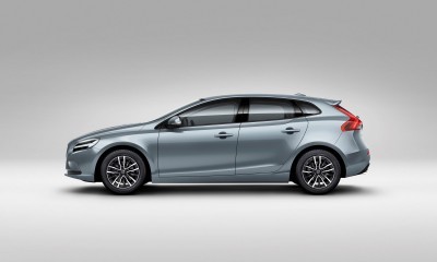 175950_Volvo_V40_T4_Momentum_Studio_Profile