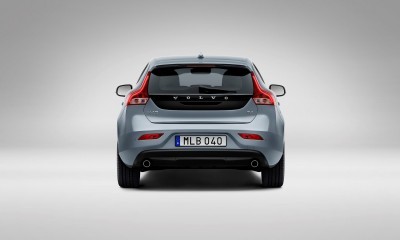 175951_Volvo_V40_T4_Momentum_Studio_Rear