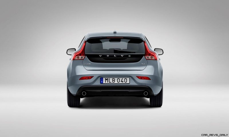 175951_Volvo_V40_T4_Momentum_Studio_Rear