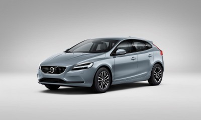 175953_Volvo_V40_T4_Momentum_Studio_3_4_Front