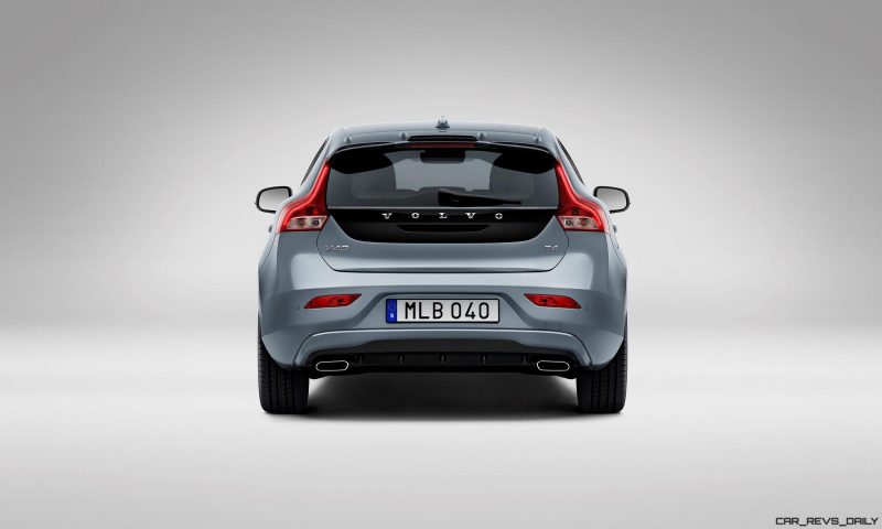 175955_Volvo_V40_T4_Momentum_Studio_Rear