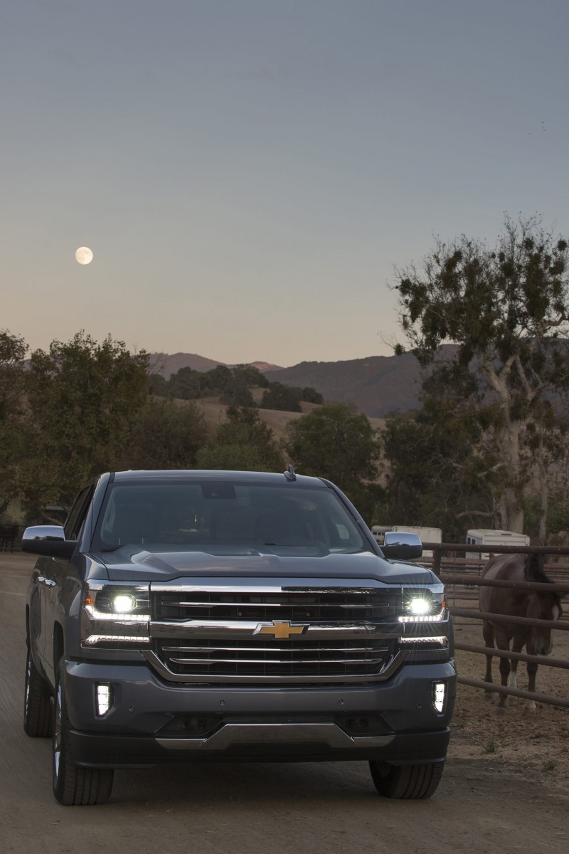 2016-Chevrolet-Silverado-015