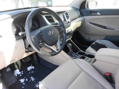 2016 Hyundai Tucson Review - Interior Photos 3