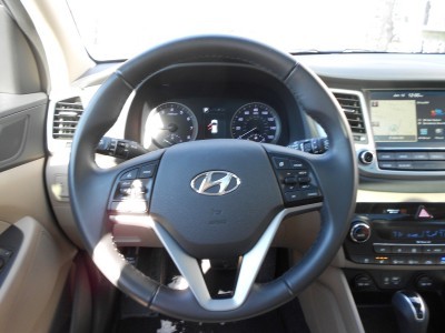 2016 Hyundai Tucson Review - Interior Photos 6