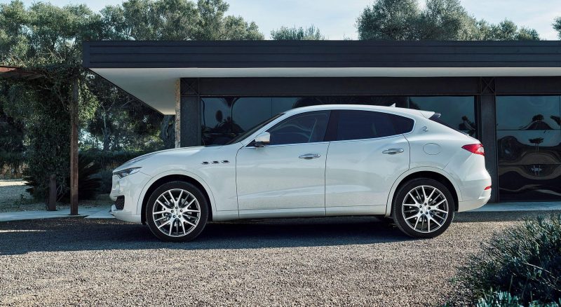 2017 Maserati Levante - Dynamic  Photos  1