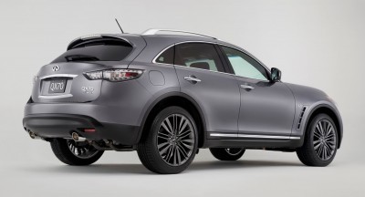 2017_Infiniti_QX70_Limited_02