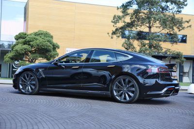 LARTE Design TESLA Model S P85D Elizabeta 16