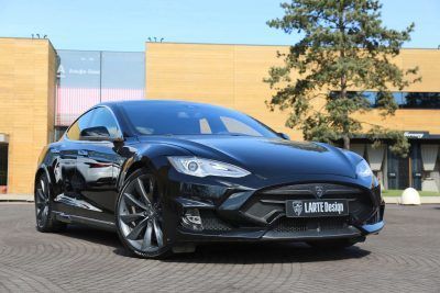 LARTE Design TESLA Model S P85D Elizabeta 25