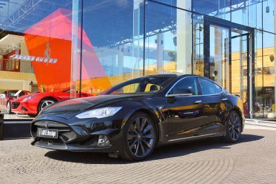 LARTE Design TESLA Model S P85D Elizabeta 30