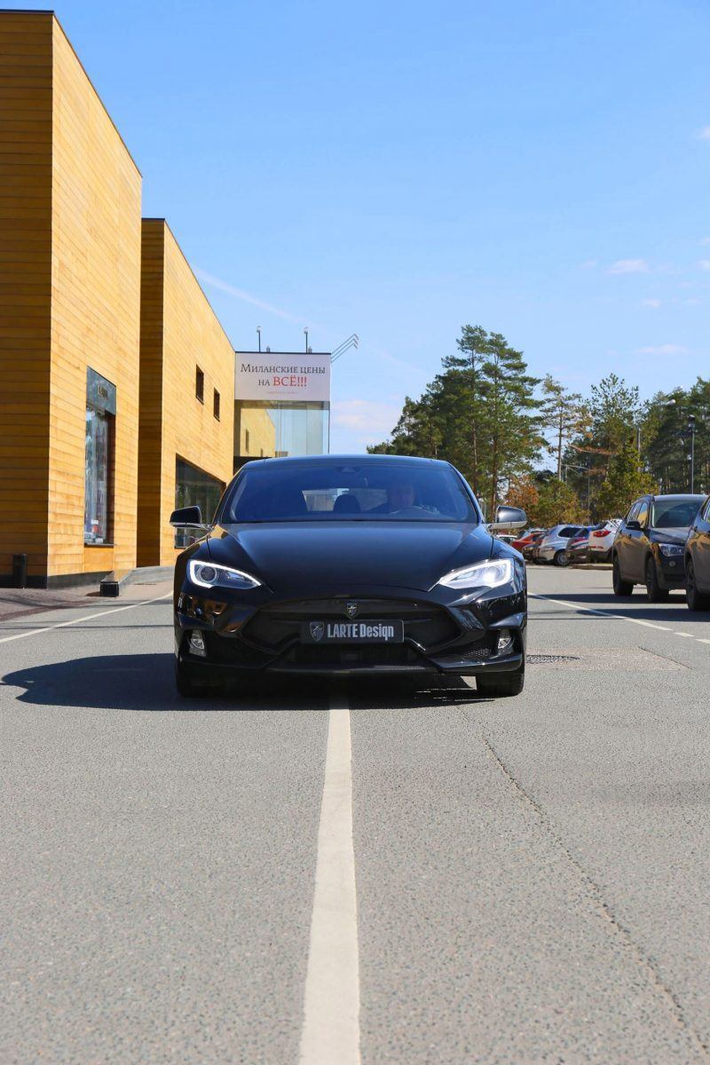 LARTE Design TESLA Model S P85D Elizabeta 34