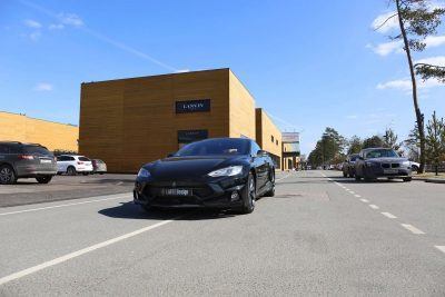 LARTE Design TESLA Model S P85D Elizabeta 35