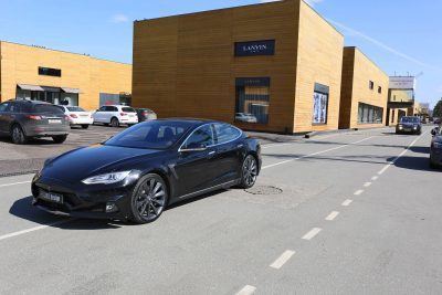 LARTE Design TESLA Model S P85D Elizabeta 36